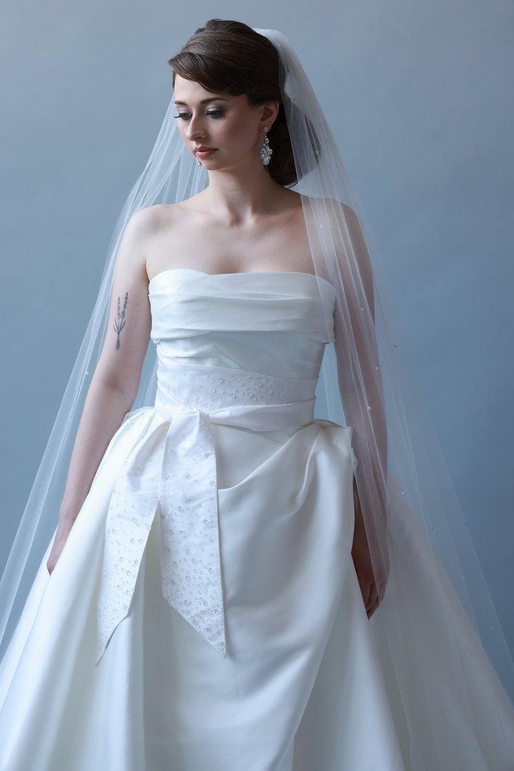 Miss Veil( ミスヴェール) Micro-Beaded Edge Mid-Length Veil | David's Bridal